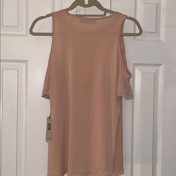 Pink top with cut out shoulders - Picture 5 of 7